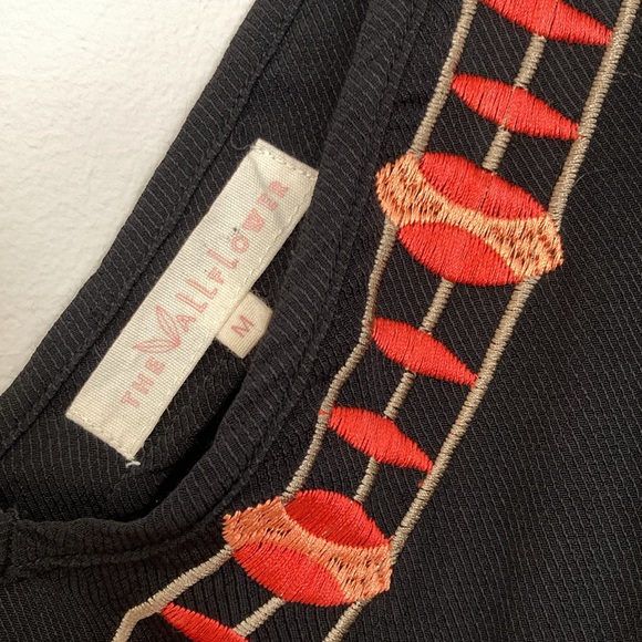 THE WALLFLOWER Size: M Black Embroidered V-Neck Long Bell Sleeve Cropped Top - Picture 4 of 9